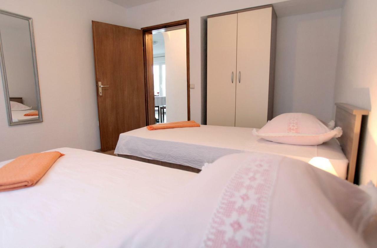 Apartments Maja - Sea View Trogir Eksteriør billede