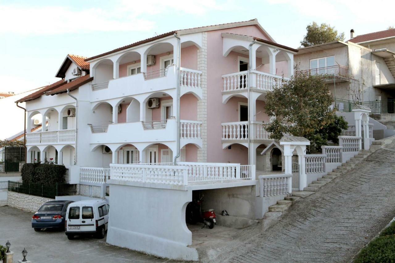 Apartments Maja - Sea View Trogir Eksteriør billede